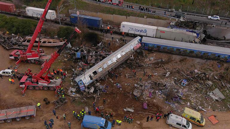 Yunanistandaki faciada, gece gündüze döndü Vagon sıcaklığı 1300 dereceye çıktı